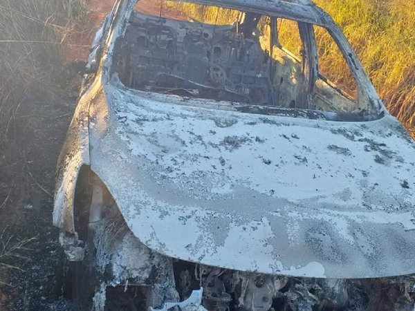 Encuentran vehículo incinerado que habría sido utilizado en asalto a banco