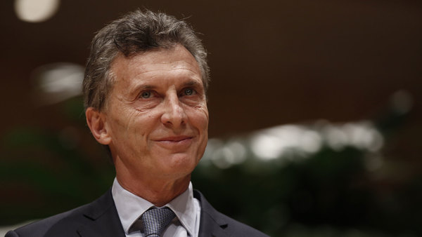 Macri y opositor Fernández buscan atraer indecisos en lanzamiento de campaña » Ñanduti