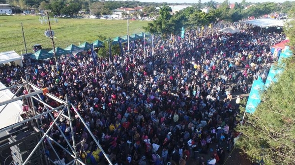 HOY / Cerca de 50.000 personas se congregaron en 'la República' para participar del "Kure Luque Ara"