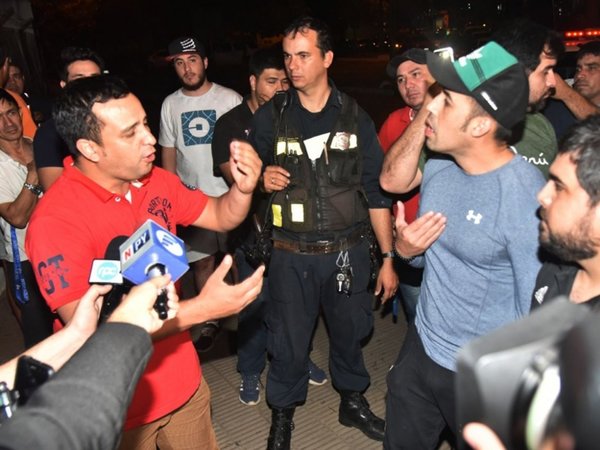 Uber aclara que pasajeros deben exigir factura legal