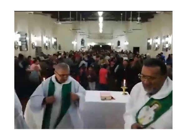 Padre Piter: "El que canta y baila tiene el alma pura"