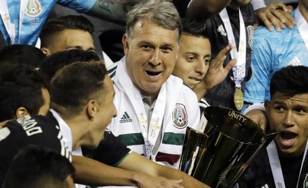 HOY / Tata Martino gana con México su primer título de selecciones
