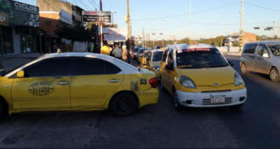 HOY / Taxistas niegan monopolio y dicen que ya no tienen chatarras: hoy se movilizan