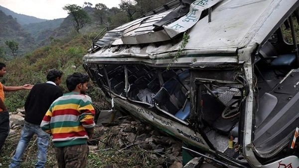 India: al menos 29 muertos en accidente de autobús - Radio 1000 AM