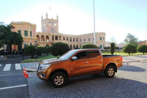 Adoquinado restaurado frente al Palacio está habilitado para el tránsito de vehículos livianos | .::Agencia IP::.