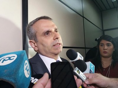 Kriskovich reitera su inocencia en la denuncia por acoso en su contra » Ñanduti