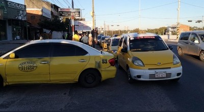 Taxistas niegan monopolio y aseguran que ya no tienen chatarras: hoy se movilizan
