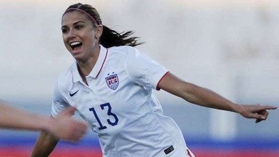 El peculiar 'perreo' de Alex Morgan
