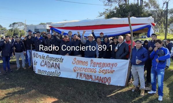 Importadores de vehículos usados realizan protesta en el Km. 10