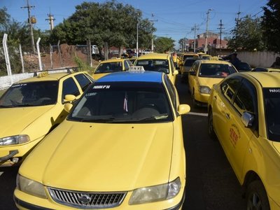 Taxistas se movilizan contra Uber y MUV en Mariano Roque Alonso