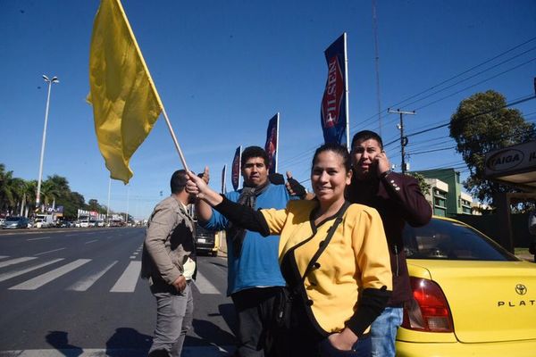 Roque Alonso levanta prohibición a Uber y taxistas se declaran “en guerra” - Nacionales - ABC Color