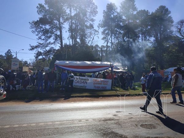 Importadores de autos usados se movilizan en Cuidad del Este