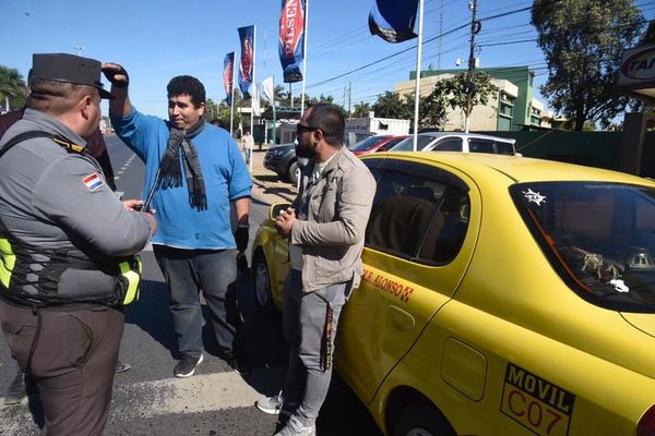 Taxistas: “Vamos a molernos a palos” - Nacionales - ABC Color