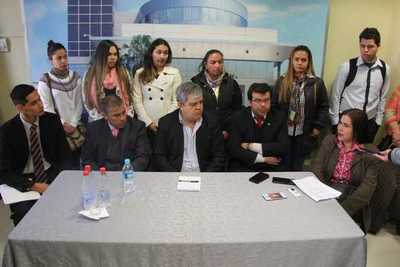 Denuncian despido de 25 funcionarios de Defensoría Pública para canjear por recomendados políticos - ADN Paraguayo