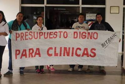Hospital de Clínicas, huelga de 30 días se sumará a guerra callejera de taxistas versus Uber y Muv - ADN Paraguayo
