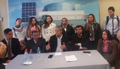 HOY / Antiguos, embarazadas, con discapacidad: 'por política' 340  funcionarios despedidos, acusan