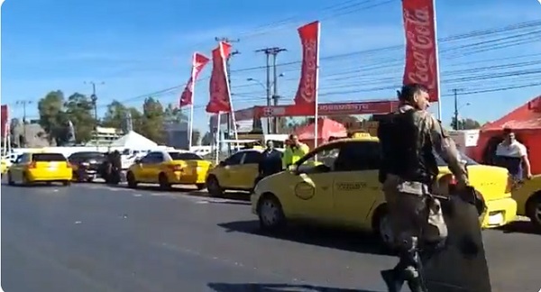 Taxistas liberan ruta, pero anuncian más protestas contra MUV y Uber