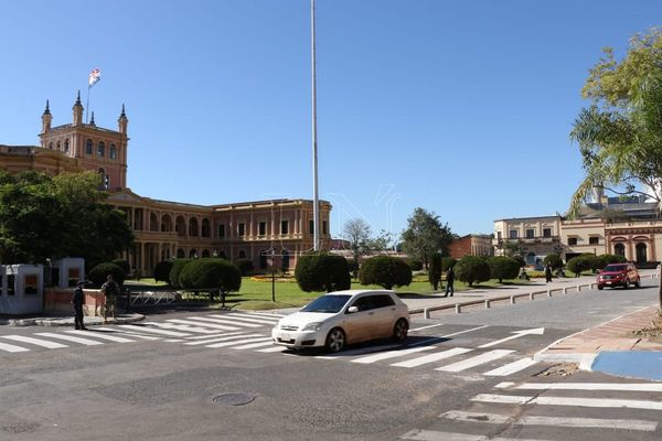 Habilitan adoquinado frente al Palacio para vehículos livianos