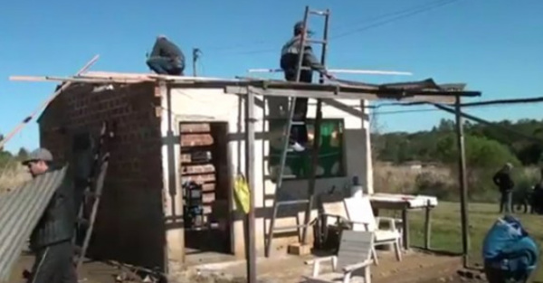 Le arreglaron todito su casa a un mitã’i