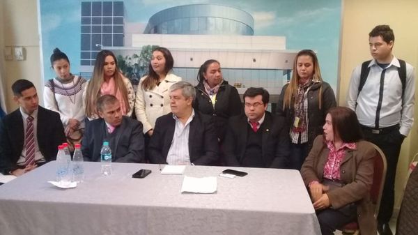 Desvinculados protestan - Nacionales - ABC Color
