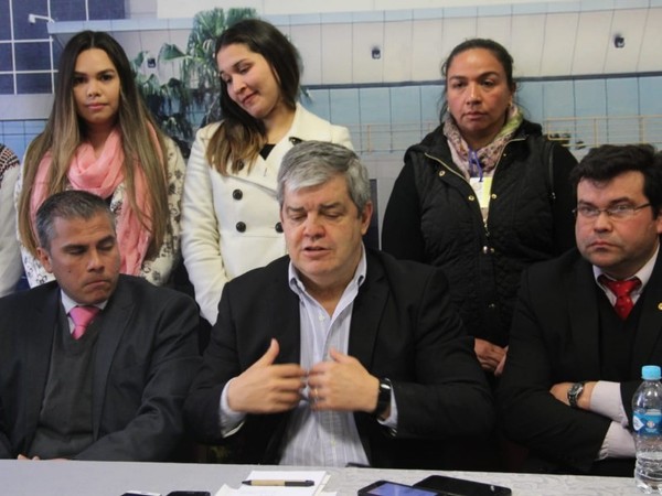 Descontratación de funcionarios de la Defensoría Pública; argumentan persecución política - Radio 1000 AM
