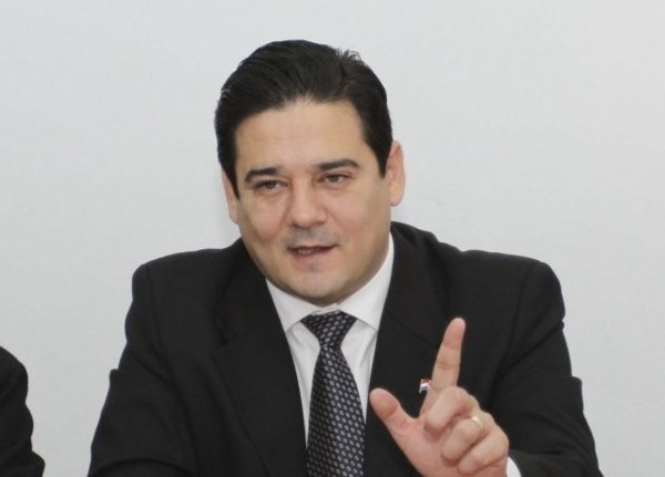 Sobre Uber y Muv: con un decreto nomás no se puede frenar el avance tecnológico, afirma senador - Radio 1000 AM