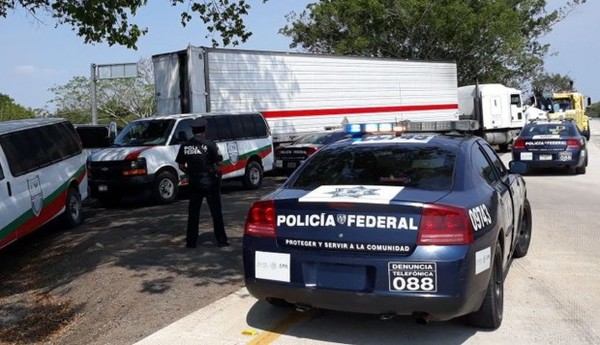 Policía detiene camión con 228 migrantes centroamericanos en el sur de México » Ñanduti