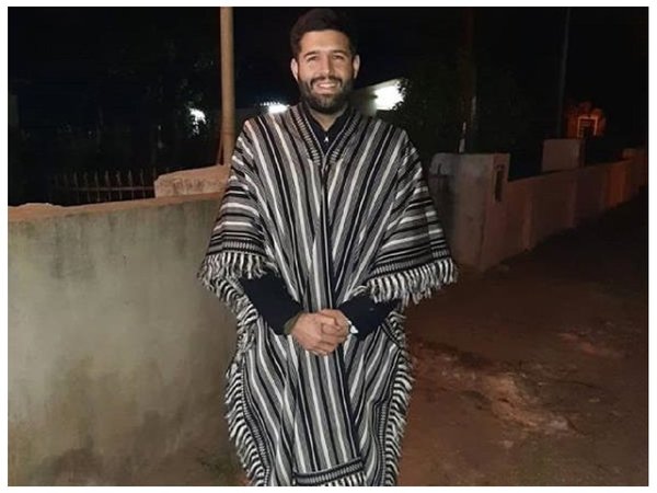 Quiere poner de moda los ponchos