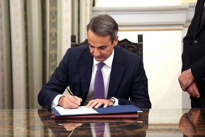 Mitsotakis asume el poder en Grecia con la promesa de finiquitar 10 años de crisis - Mundo - ABC Color