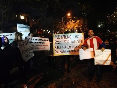 Siguen los escraches a Benigno López
