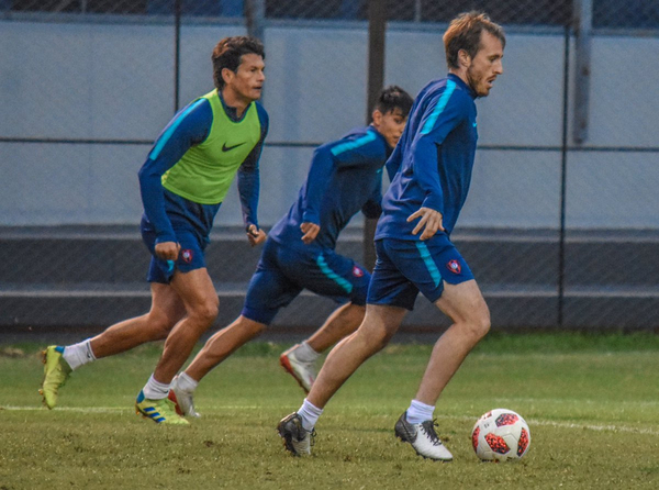 Russo baraja alternativas para el debut en el torneo Clausura