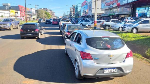 Miles de argentinos hacen compras en Encarnación
