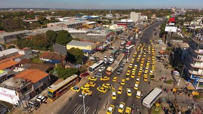 Taxistas contra los ubers: anuncian movilizaciones