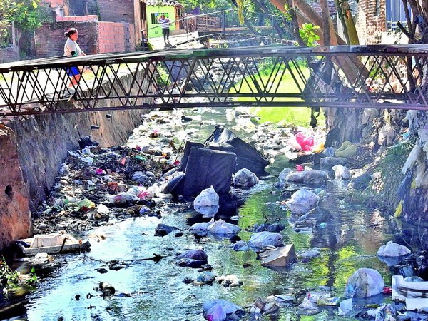 Arroyos colmatados por inconsciencia y tibios controles