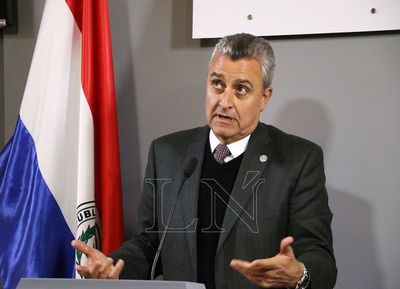 Con tropiezos, Villamayor intentó justificar inoperancia