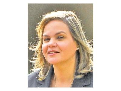 “Ella buscó que auditen  teléfonos”, dijo senadora