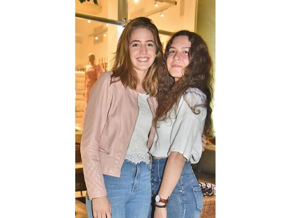 Brindis inaugural de tienda