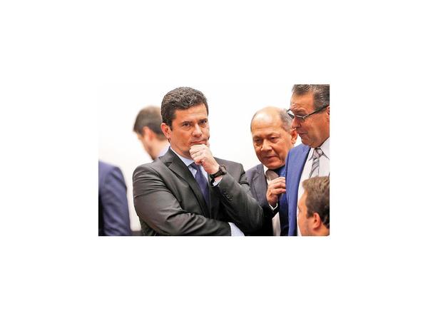 Moro pide permiso en medio de las dudas por su accionar