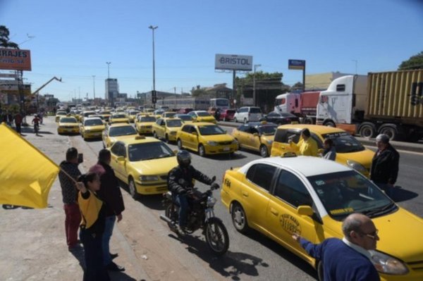 Taxistas acusan a Policía de haber bloqueado tránsito en Mariano Roque Alonso