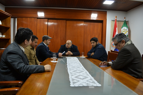 Intendente propone movilizaciones para recuperar presupuesto de la UNE