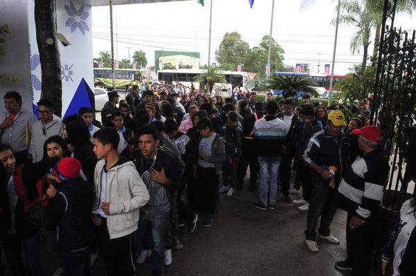 “Una legión” de estudiantes invade hoy la Expo - Nacionales - ABC Color