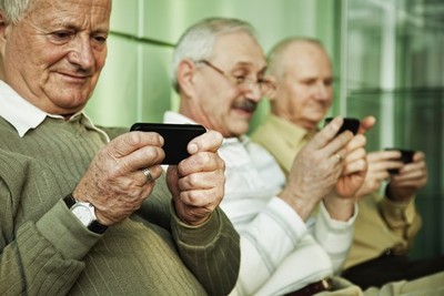 Enseñarán a los Adultos Mayores a usar sus smartphones en el CPJ » Ñanduti