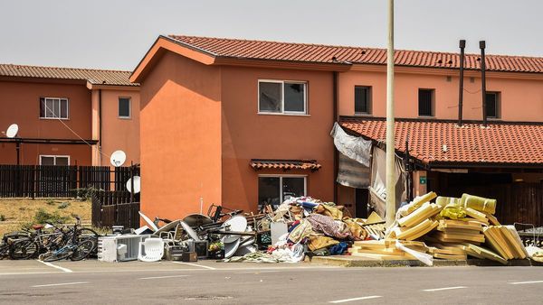 Cierran el mayor centro para migrantes de Europa