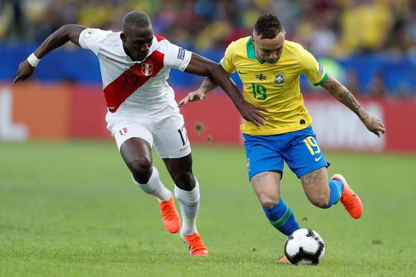 Fichan a Advíncula pero podrían dejarlo ir - Fútbol - ABC Color