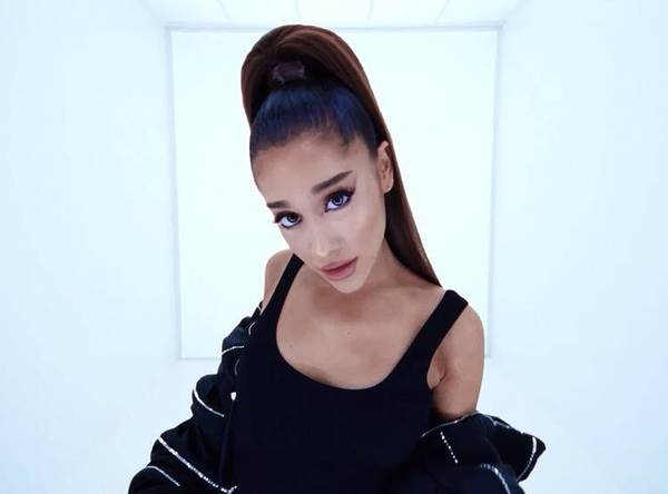 Ariana Grande estrenó el videoclip de su nueva canción “in my head”