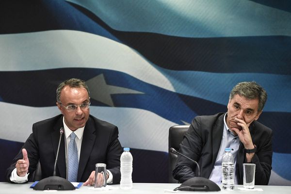 El gobierno griego asume y se pone manos a la obra con la economía
