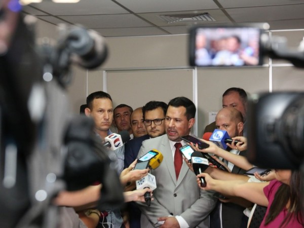 Ulises Quintana no tendría inconvenientes de retomar su banca, opinan   - Radio 1000 AM