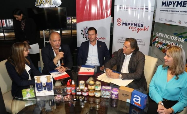 HOY / Tabacaleras renuevan convenio para el desarrollo de las Pymes