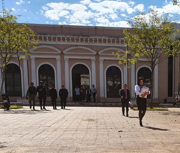 Fiscal necesita peritos para imputar a intendente Urbieta