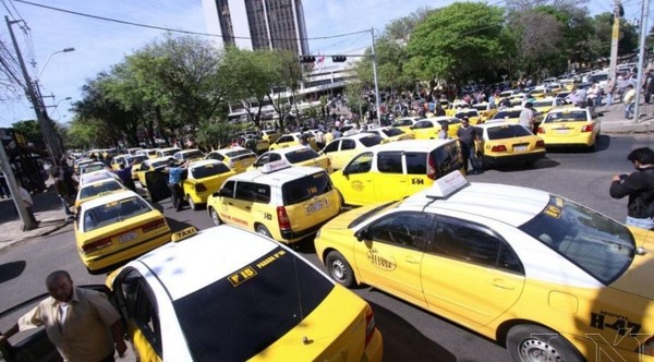 Caos en puerta: Policía no puede impedir protesta de taxistas, dice Villamayor